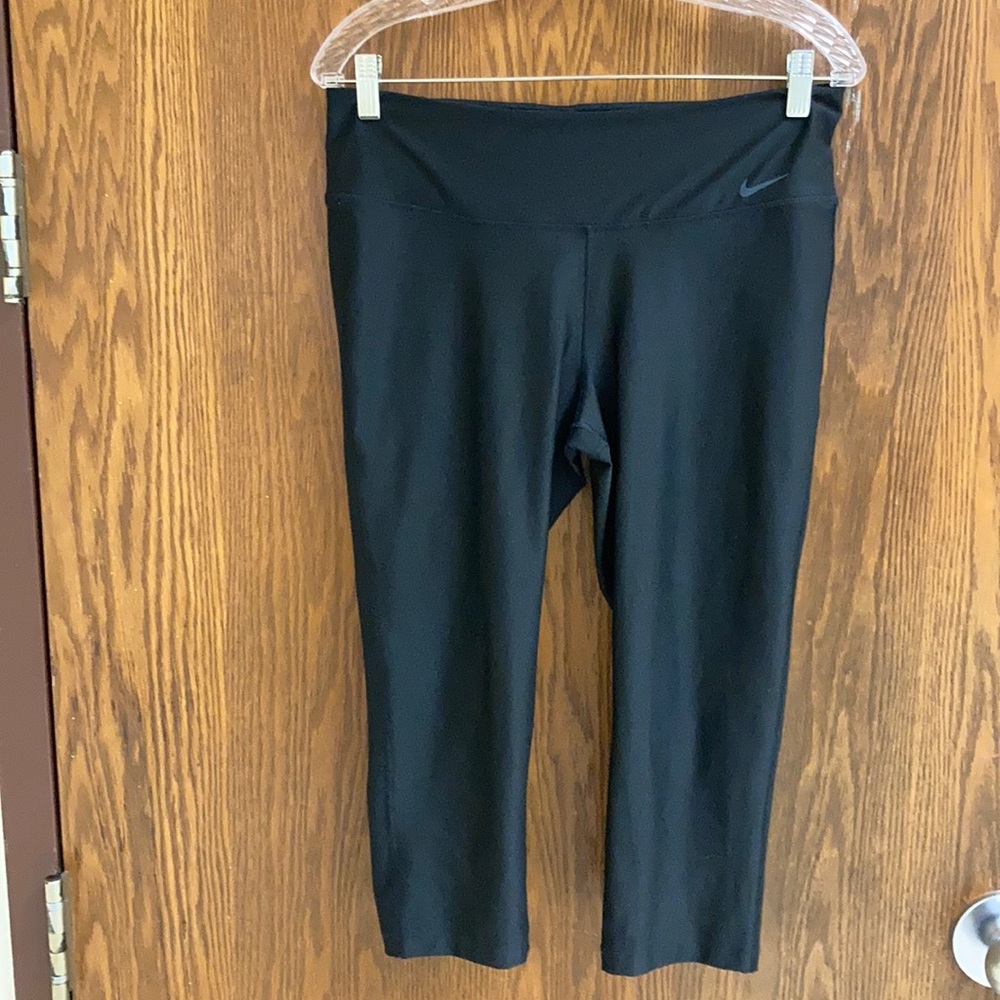 Nike Dri-Fit black capri yoga/workout pants Large
